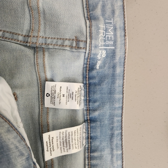 Time and Tru plus size Jean Capris - Picture 4 of 5